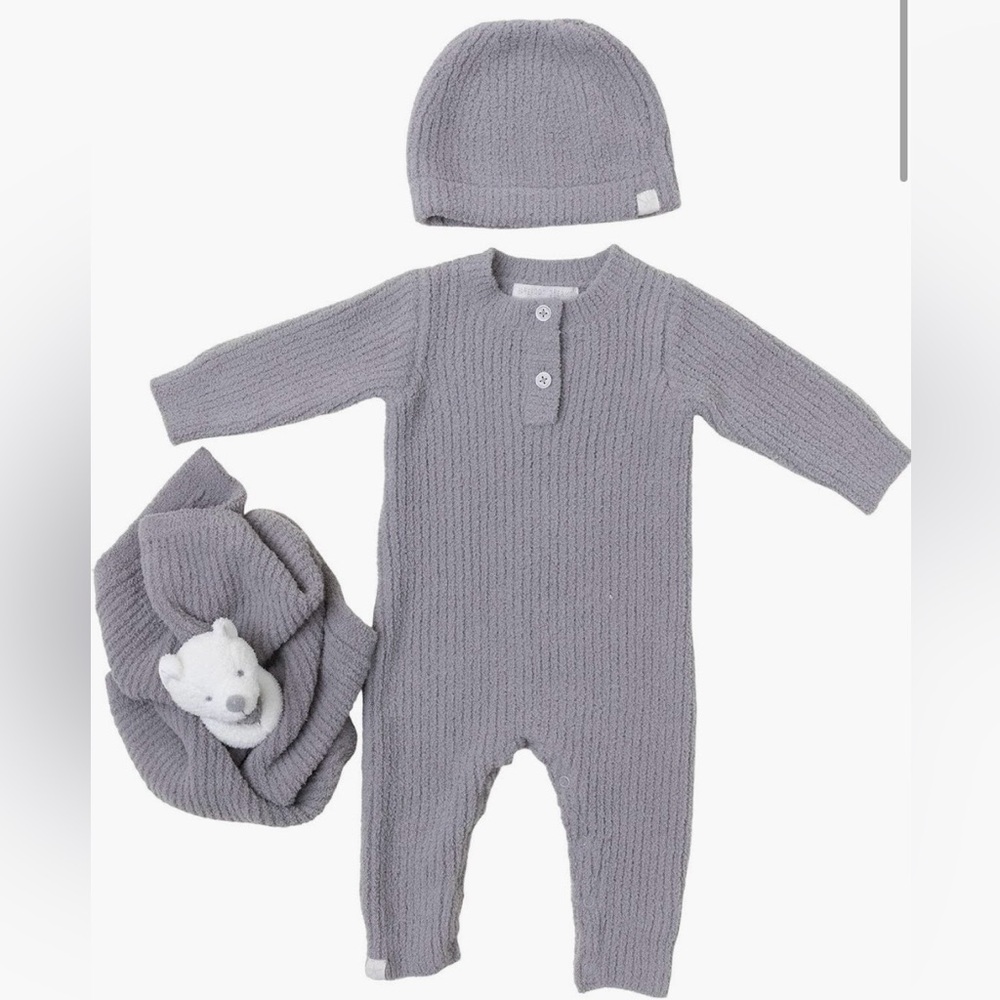 NIB Barefoot Dreams CozyChic Ribbed Romper, Buddy Blanket &Beanie Set- Dove gray